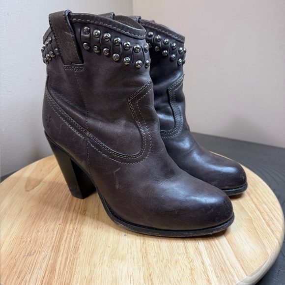 Frye Women’s 	Jenny Cut Shirt Stud Boots - Picture 1 of 11